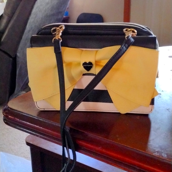 Betsey Johnson clutch - Picture 5 of 5